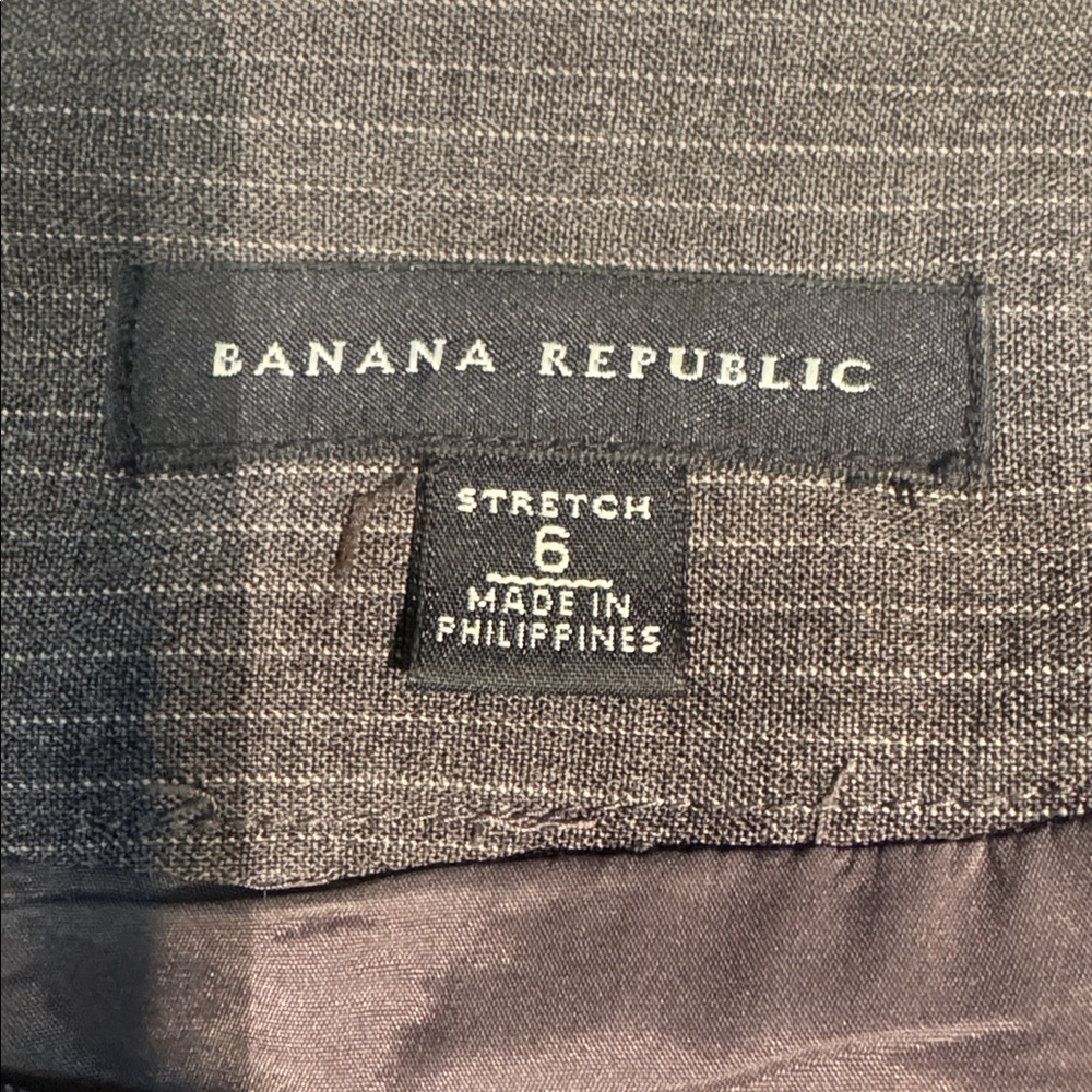 Banana Republic Women’s Gray Pinstripe Suit - Picture 12 of 12